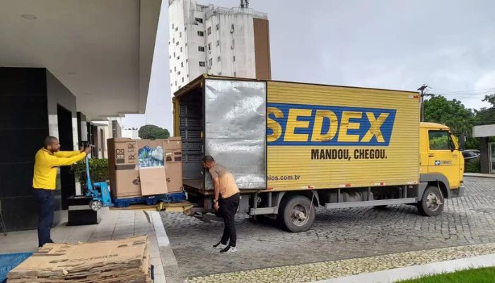 Correios suspendem recebimento de roupas doadas ao Rio Grande do Sul